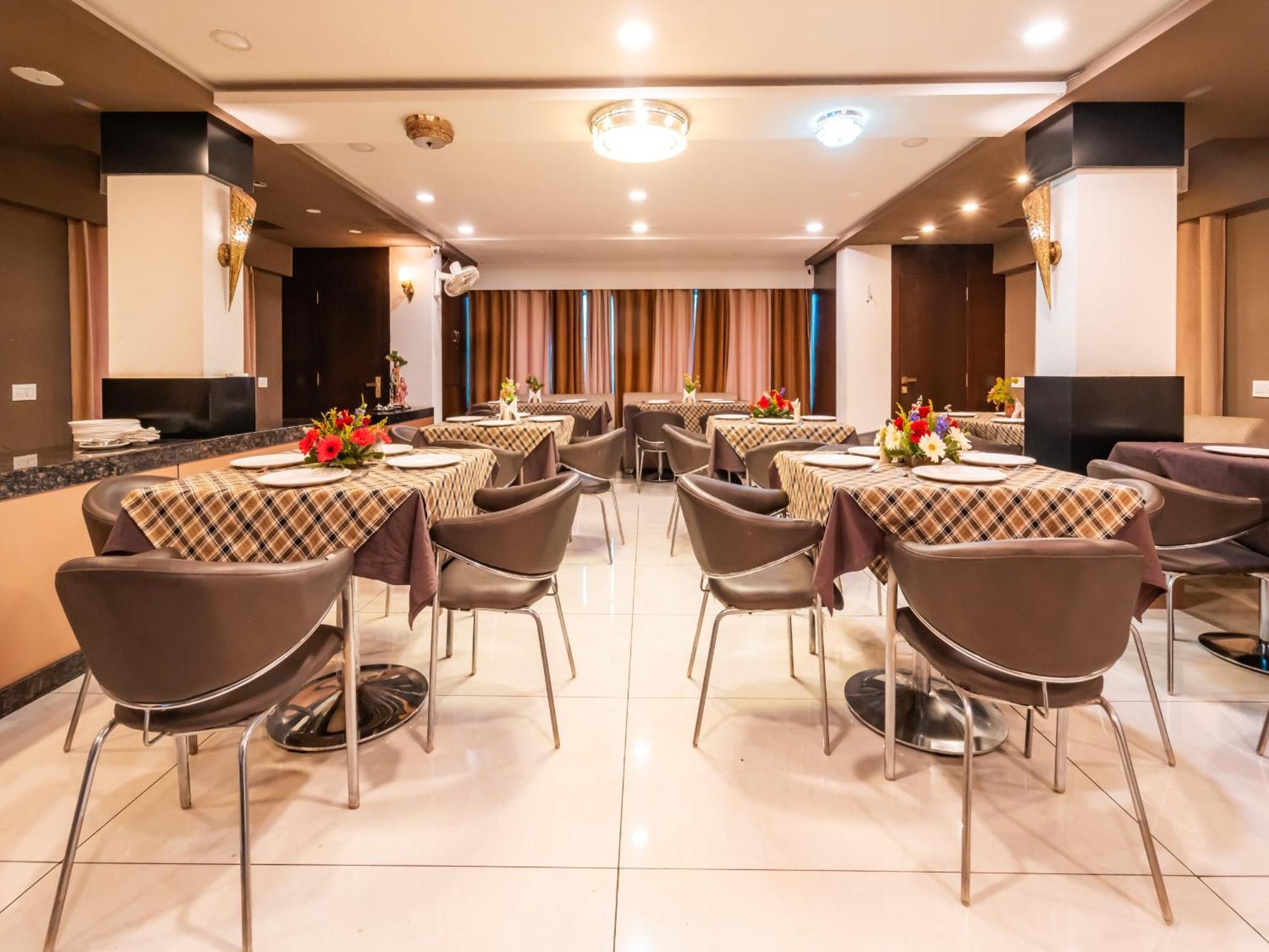 Hotel Signature Planet Indore Eksteriør billede